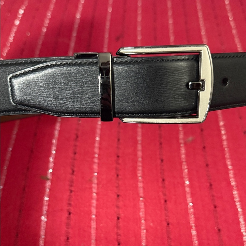 Perry Ellis Black Leather Belt Chrome buckle 48 in buckle to tip 38.5 first hole